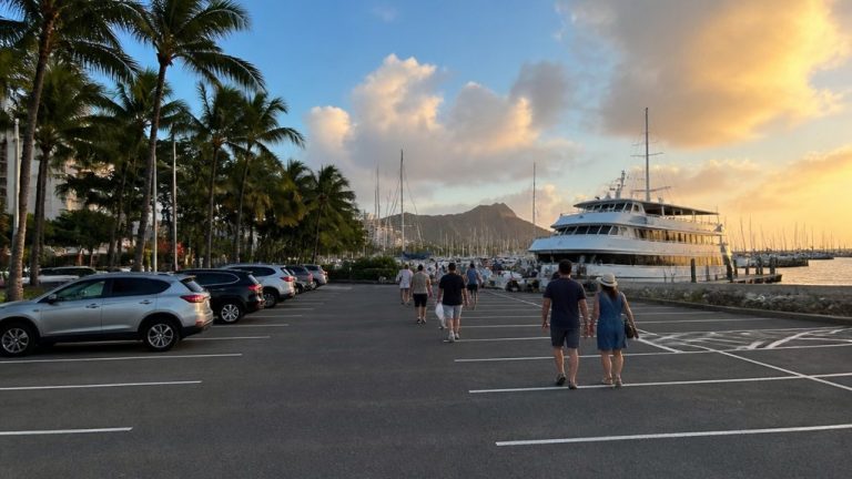 waikiki cocktail cruise parking