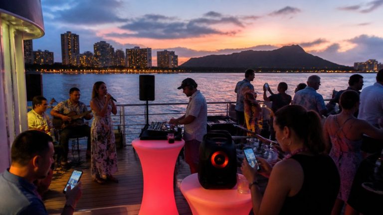 waikiki cruise music options